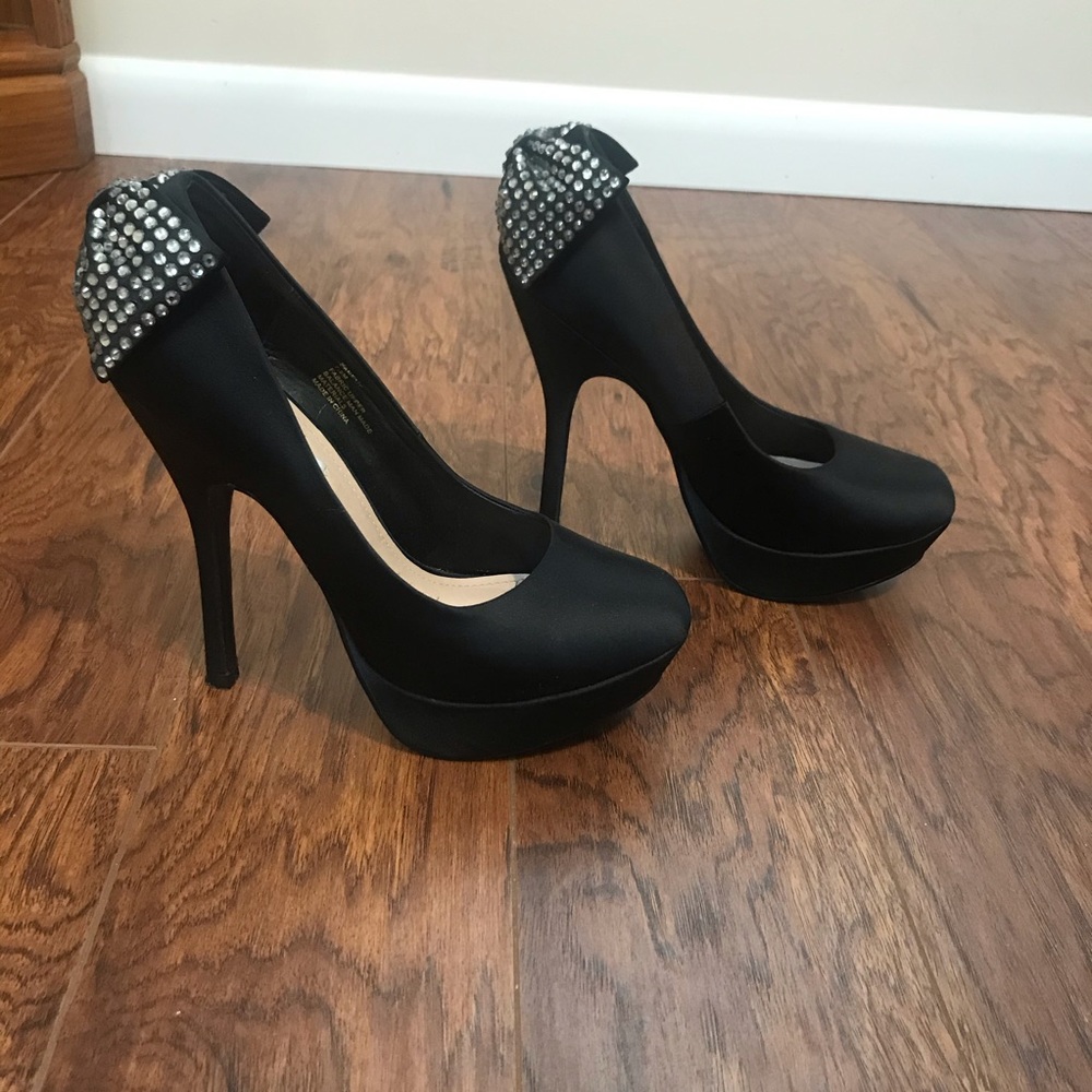 Steve Madden 7.5 Black Pump Shoe Bow Rhinestones